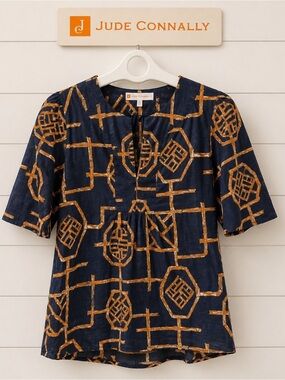 JUDE CONNALLY Top – Size XS – Navy & Orange Geometric Print